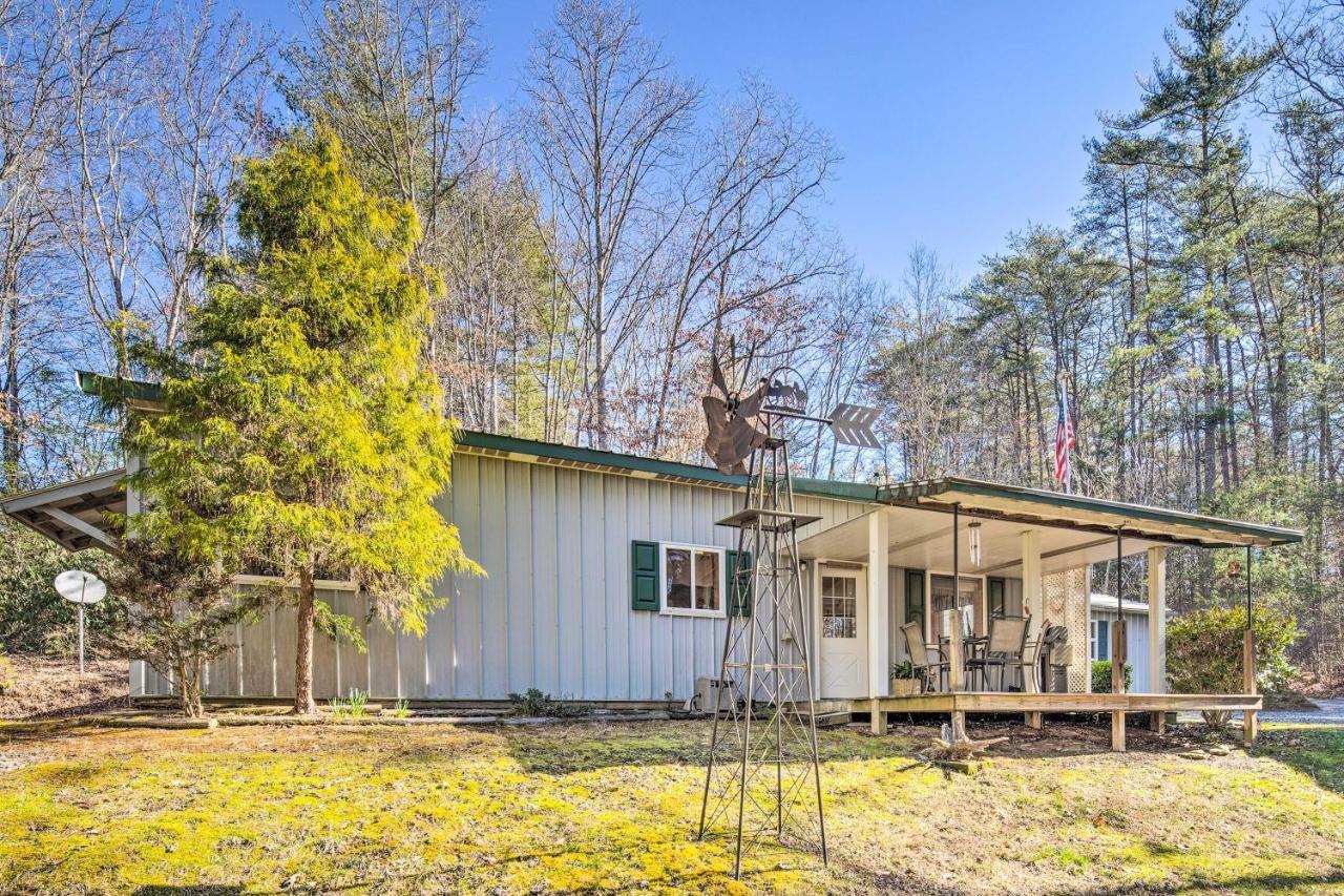Penrose Home With Covered Deck And Fire Pit! Bagian luar foto
